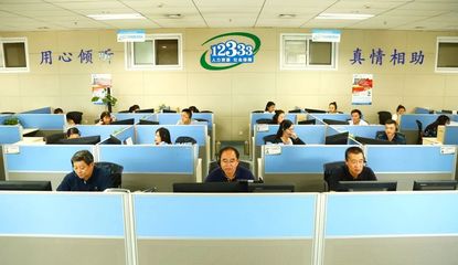 省人社廳業務專家走進12333電話咨詢服務中心