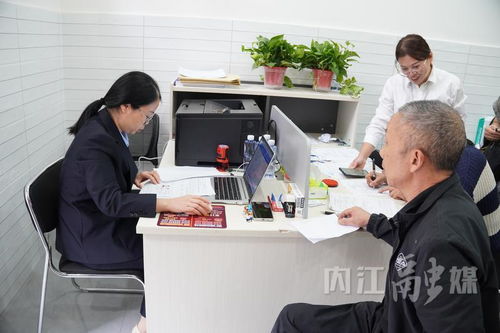 內江市市中區行政審批局 流動服務點打通證照辦理“最后一公里”，貼心代辦服務暖民心